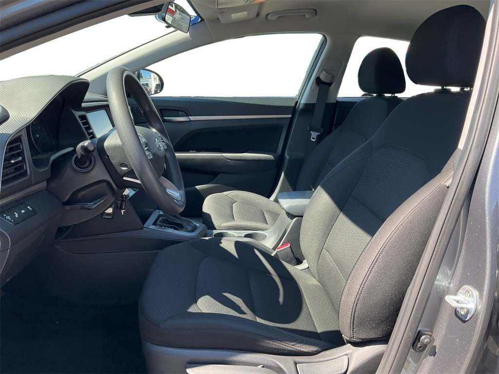 2019 Hyundai Elantra SEL photo 21