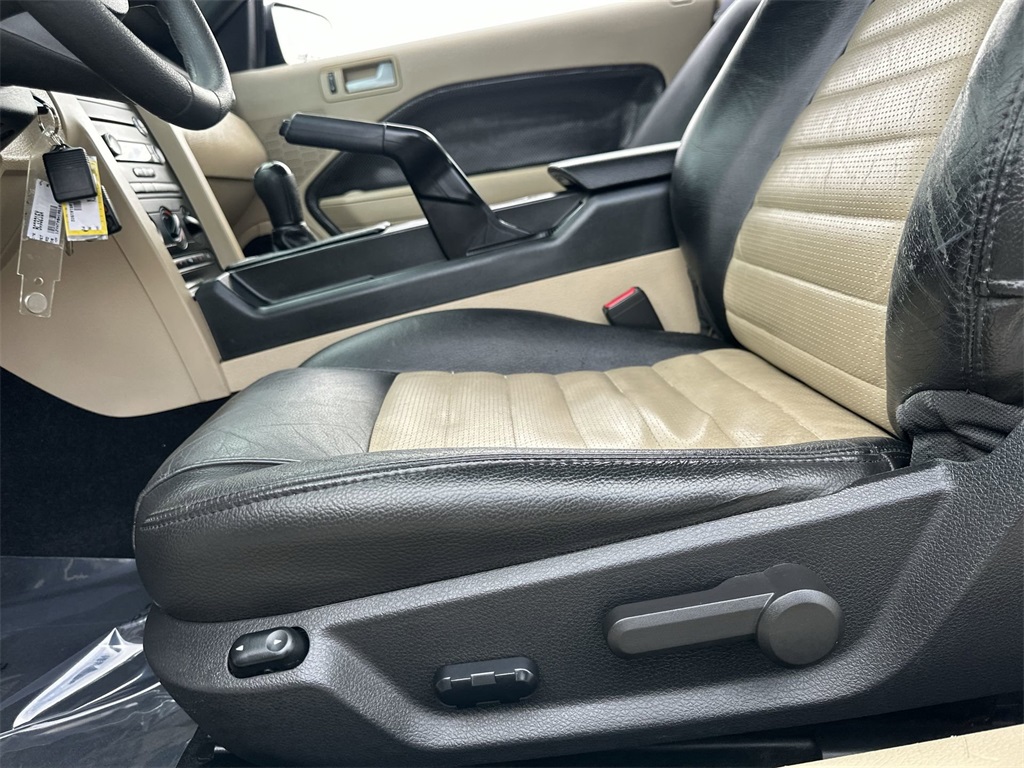 2008 Ford Mustang GT Premium photo 19