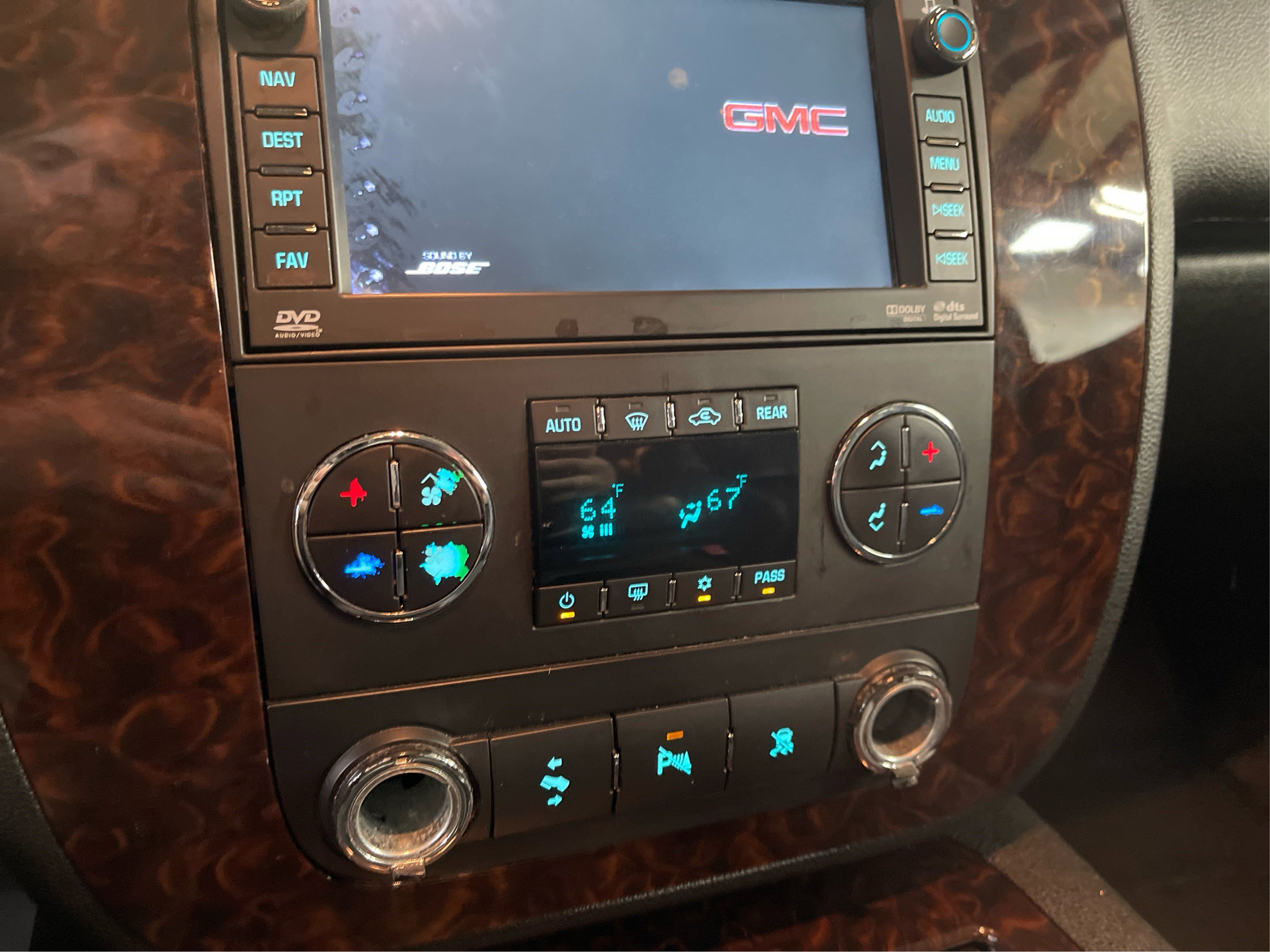2011 Gmc Yukon XL Denali photo 18