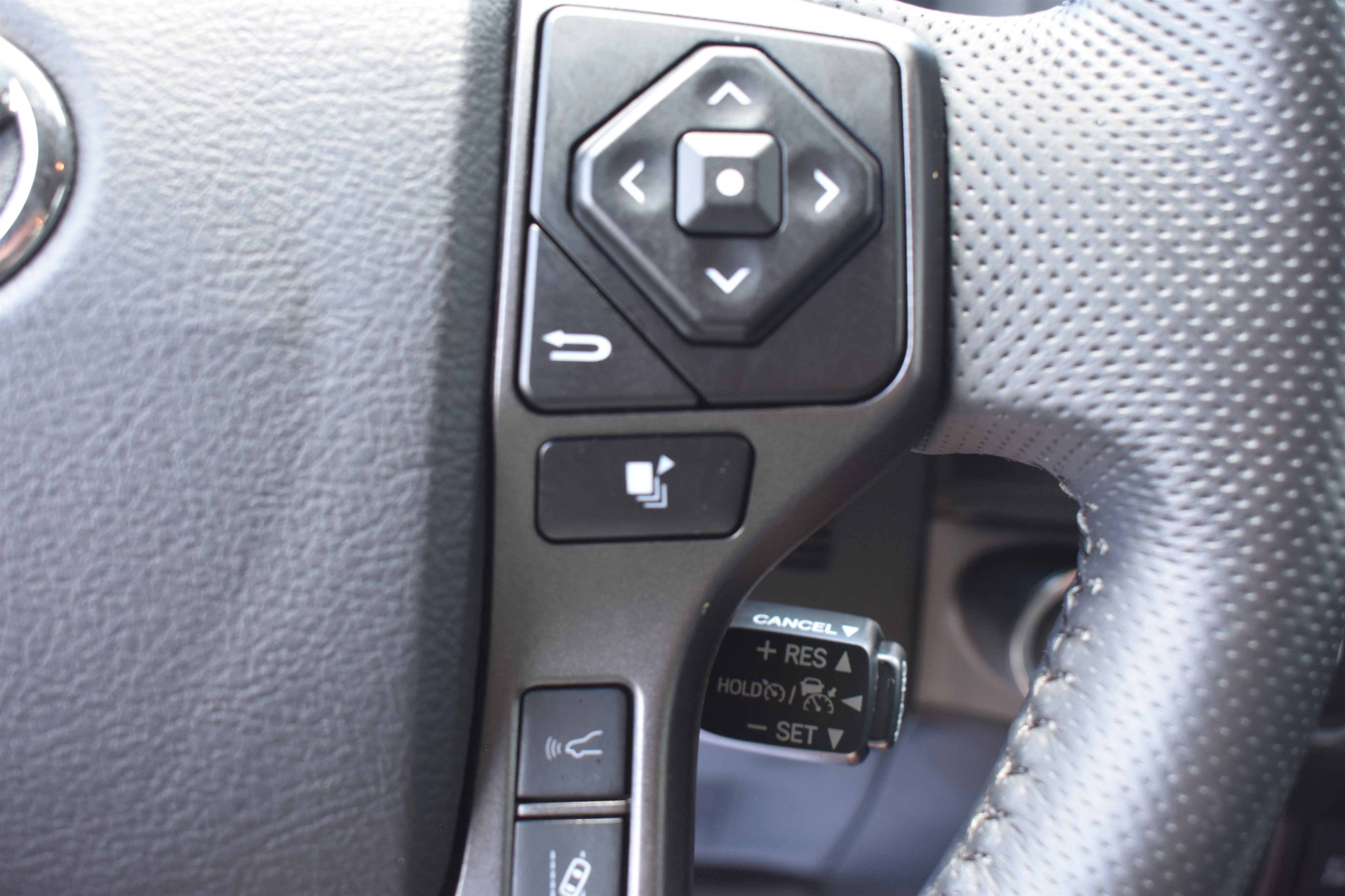 2022 Toyota Tacoma SR5 photo 9