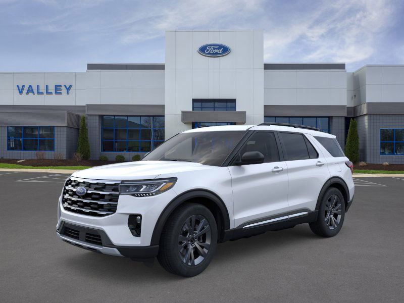 2025 Ford Explorer photo 2