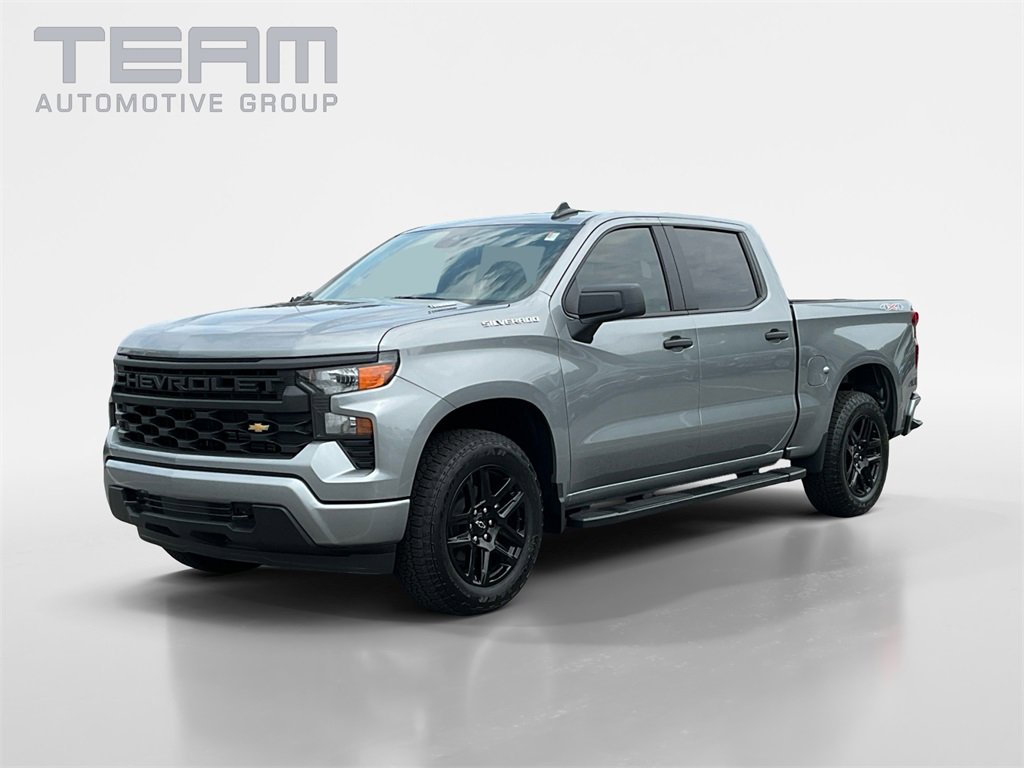2025 Chevrolet Silverado 1500 Custom photo 3