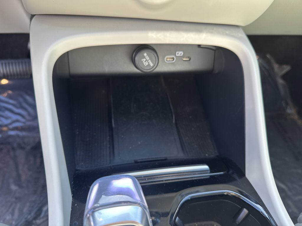2025 Volvo XC40 Plus photo 23