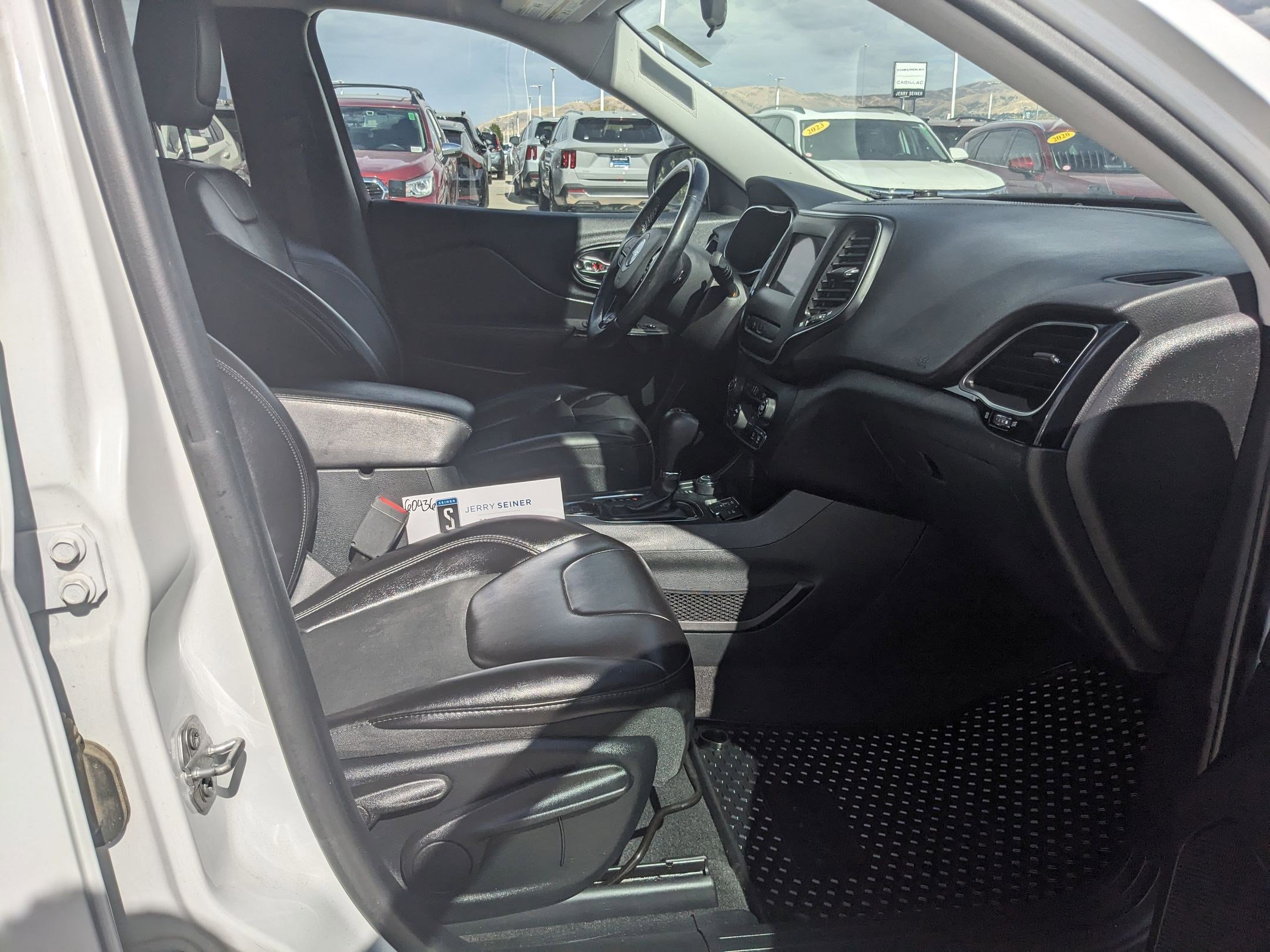 2019 Jeep Cherokee Altitude photo 16