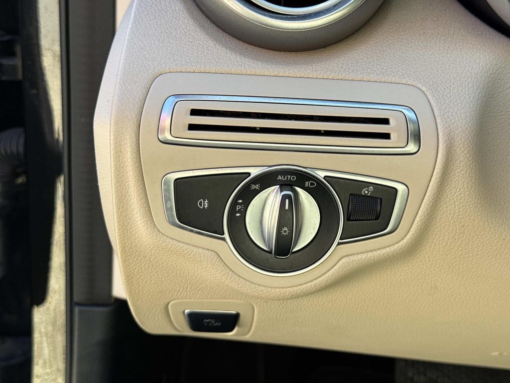 2020 Mercedes Benz C 300 photo 13