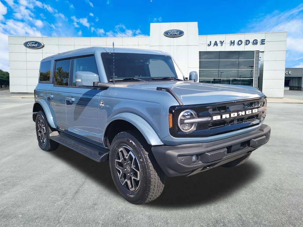 2025 Ford Bronco 4-Door Outer Banks's photo