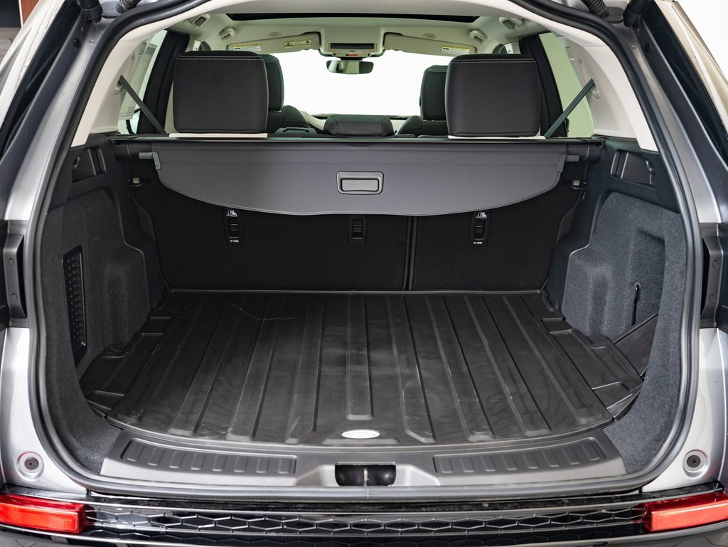 2025 Land Rover Discovery Sport S photo 17