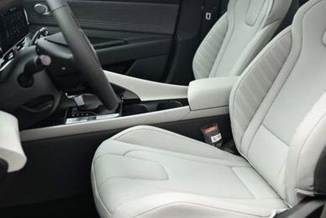 2025 Hyundai Elantra Limited photo 8