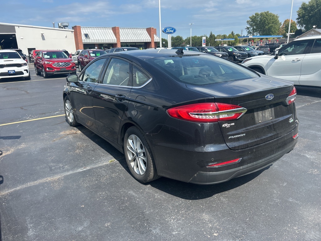 2019 Ford Fusion SE photo 3