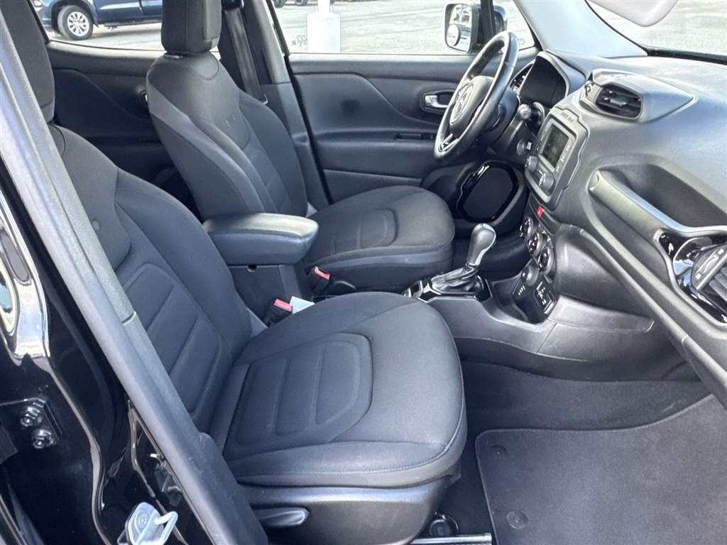 2017 Jeep Renegade Latitude North Edition photo 16