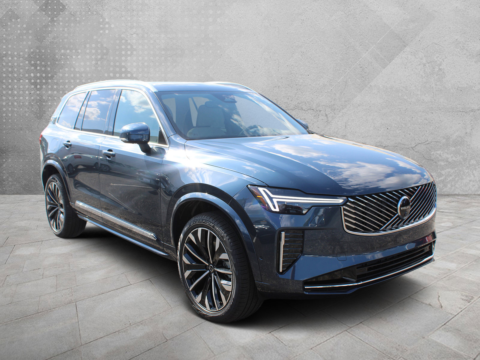 2026 Volvo XC90 Plus's photo