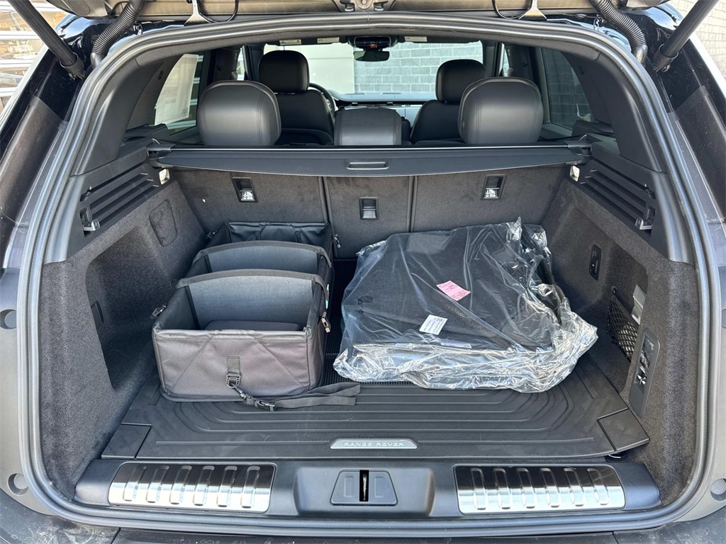 2025 Land Rover Range Rover Sport SE photo 6