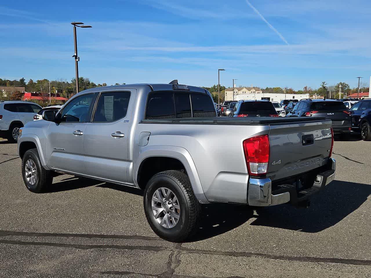 2017 Toyota Tacoma SR5 photo 4