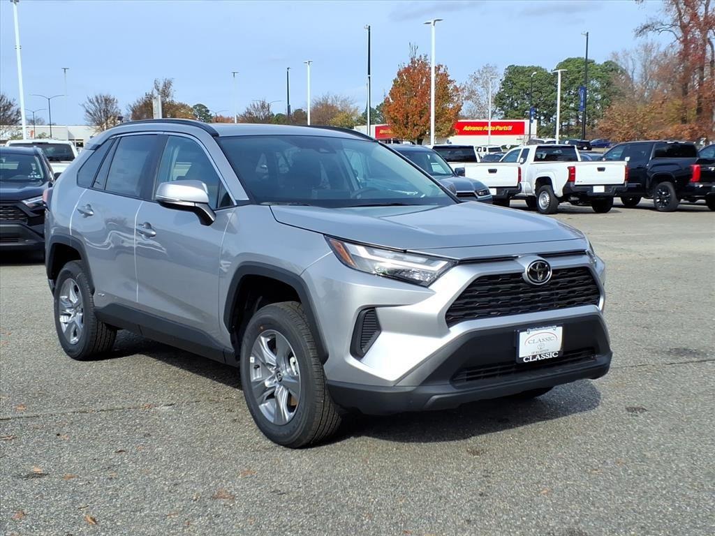 2025 Toyota RAV4 XLE's photo
