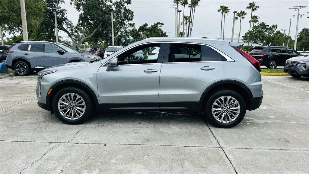 2024 Cadillac XT4 Premium Luxury photo 4