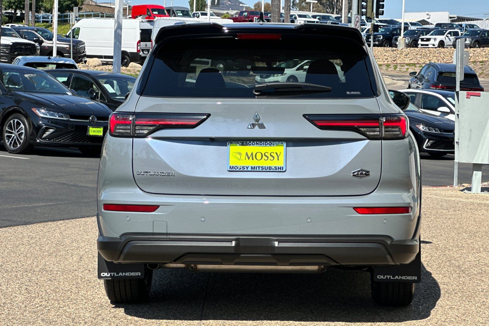 2025 Mitsubishi Outlander SE photo 5