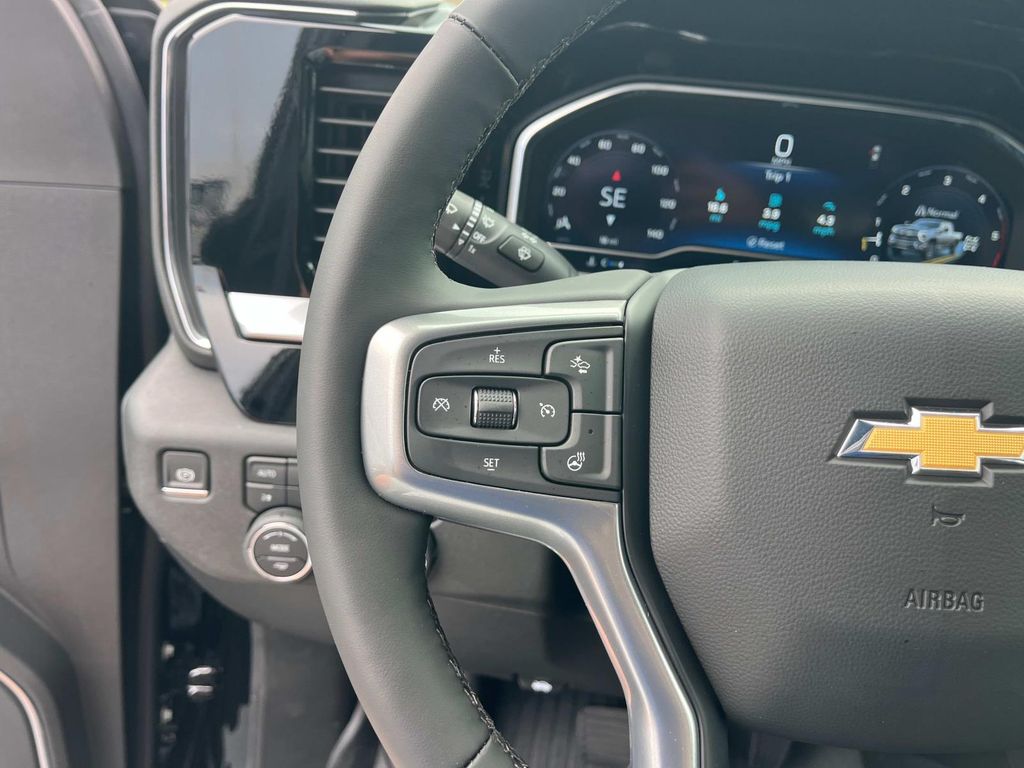 2025 Chevrolet Silverado 2500HD LTZ photo 18