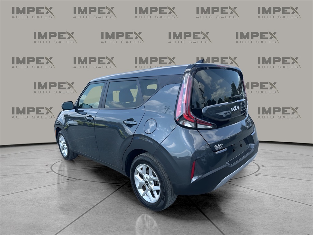 2024 Kia Soul LX photo 3