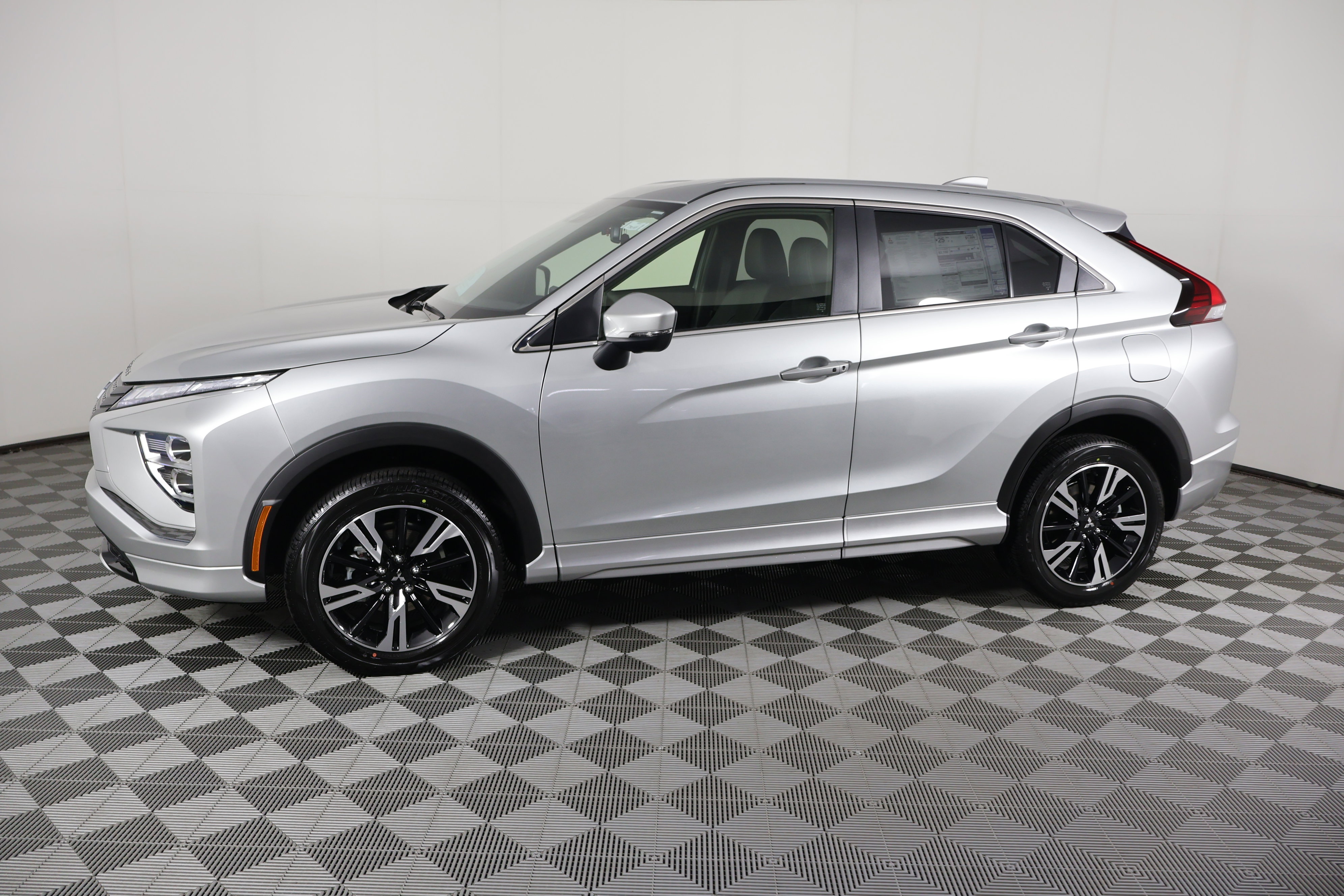 2025 Mitsubishi Eclipse Cross SEL photo 9