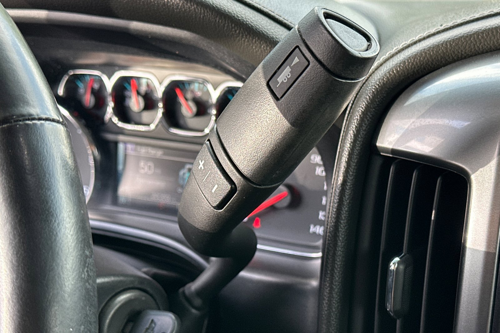 2016 Chevrolet Silverado 1500 LTZ photo 19