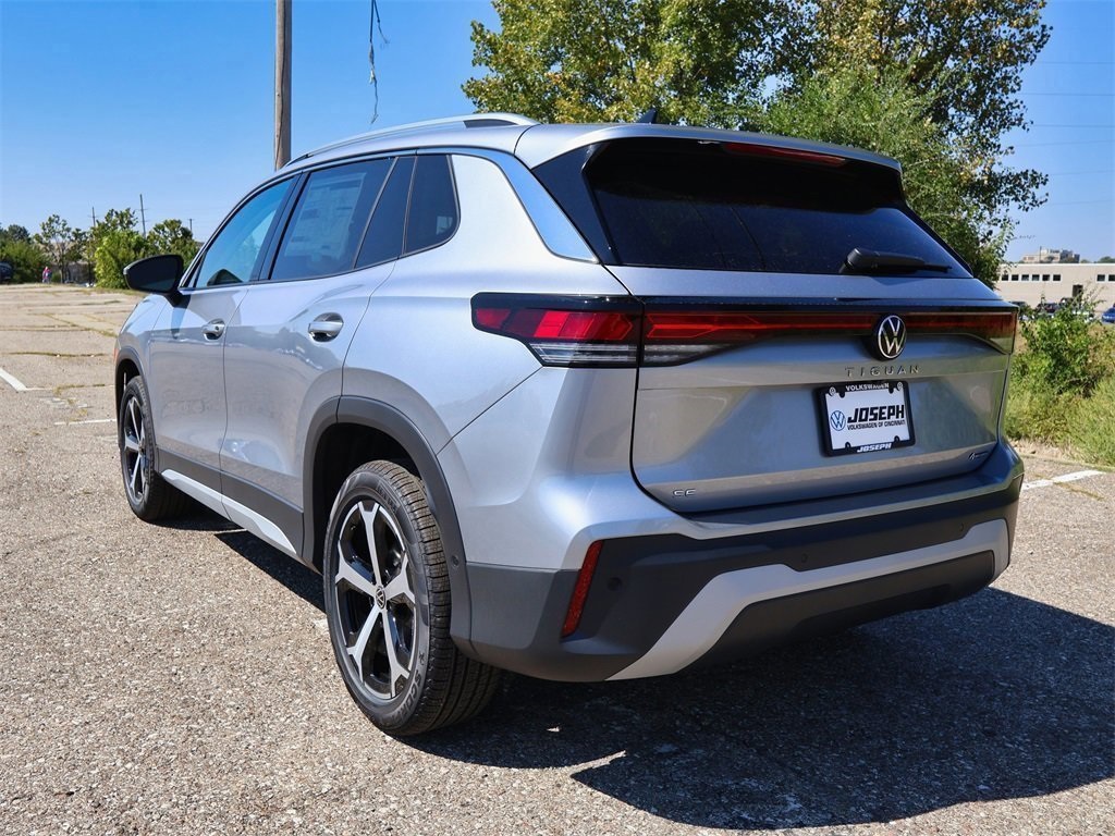 2025 Volkswagen Tiguan SE photo 2