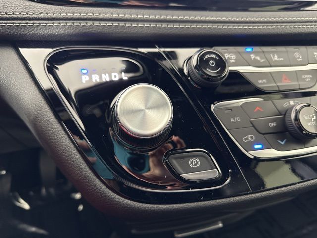 2025 Chrysler Pacifica photo 11