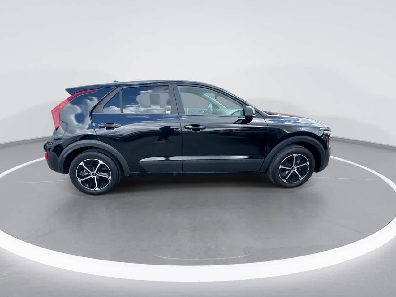 2024 Kia Niro LX photo 9