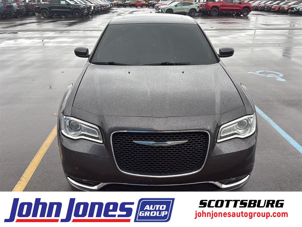 2017 Chrysler 300 Limited's photo