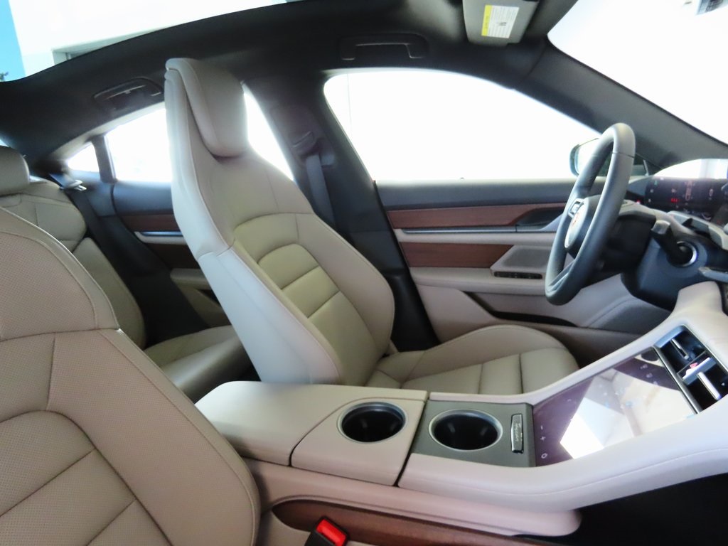 2025 Porsche Taycan 4S photo 8