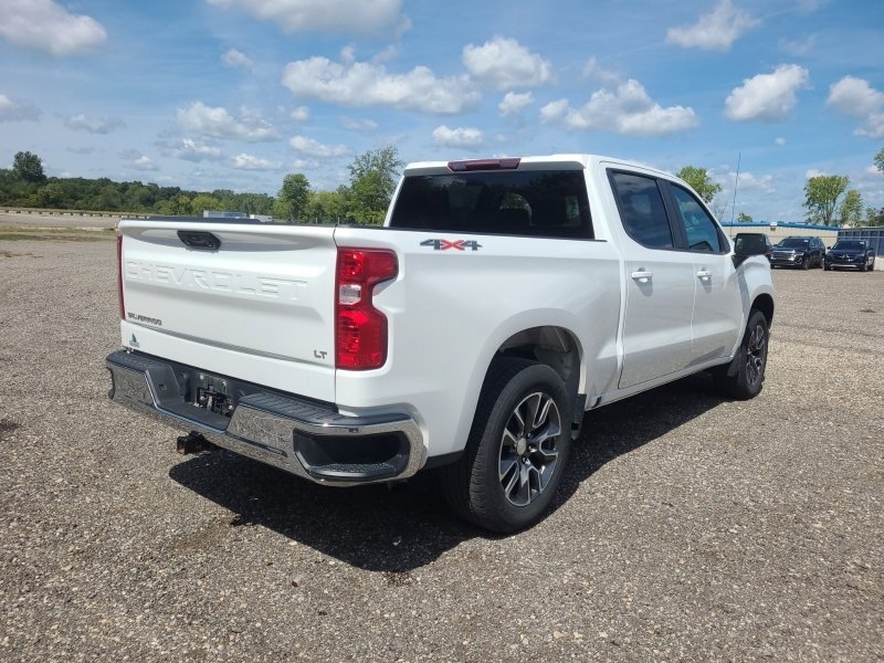 2022 Chevrolet Silverado 1500 LT photo 3