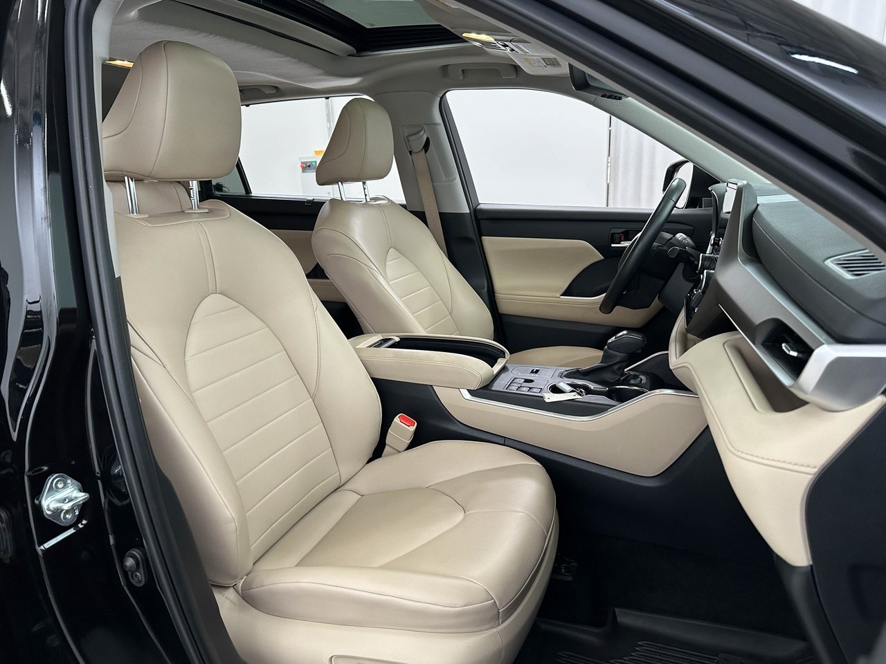 2024 Toyota Highlander Hybrid XLE photo 19