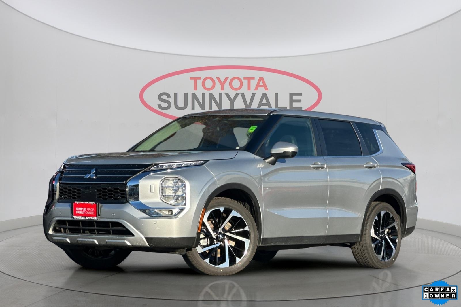 2024 Mitsubishi Outlander SE's photo