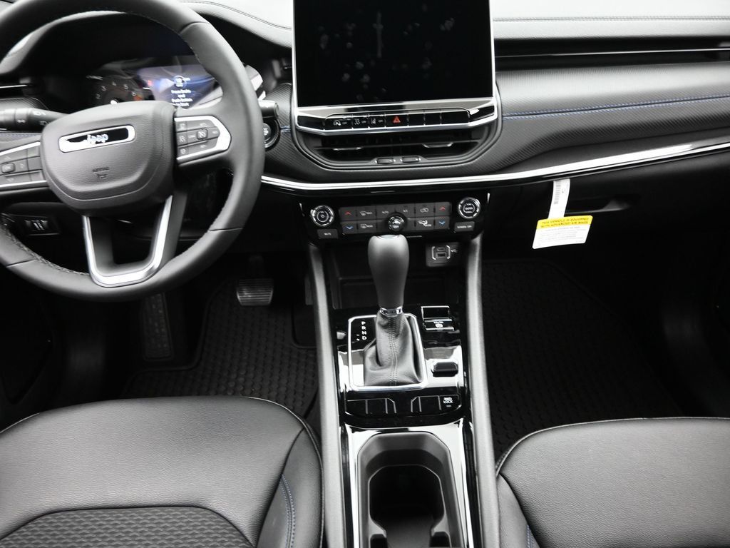 2026 Jeep Compass Latitude photo 10