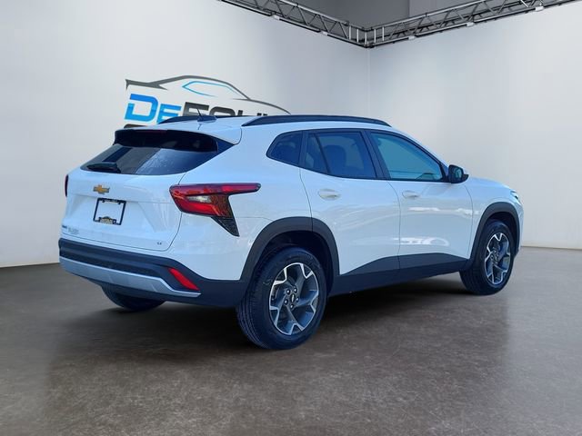 2025 Chevrolet Trax LT photo 3