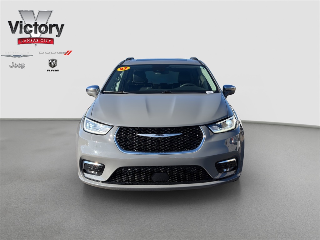 Used 2022 Chrysler Pacifica Limited with VIN 2C4RC1GG1NR175703 for sale in Kansas City