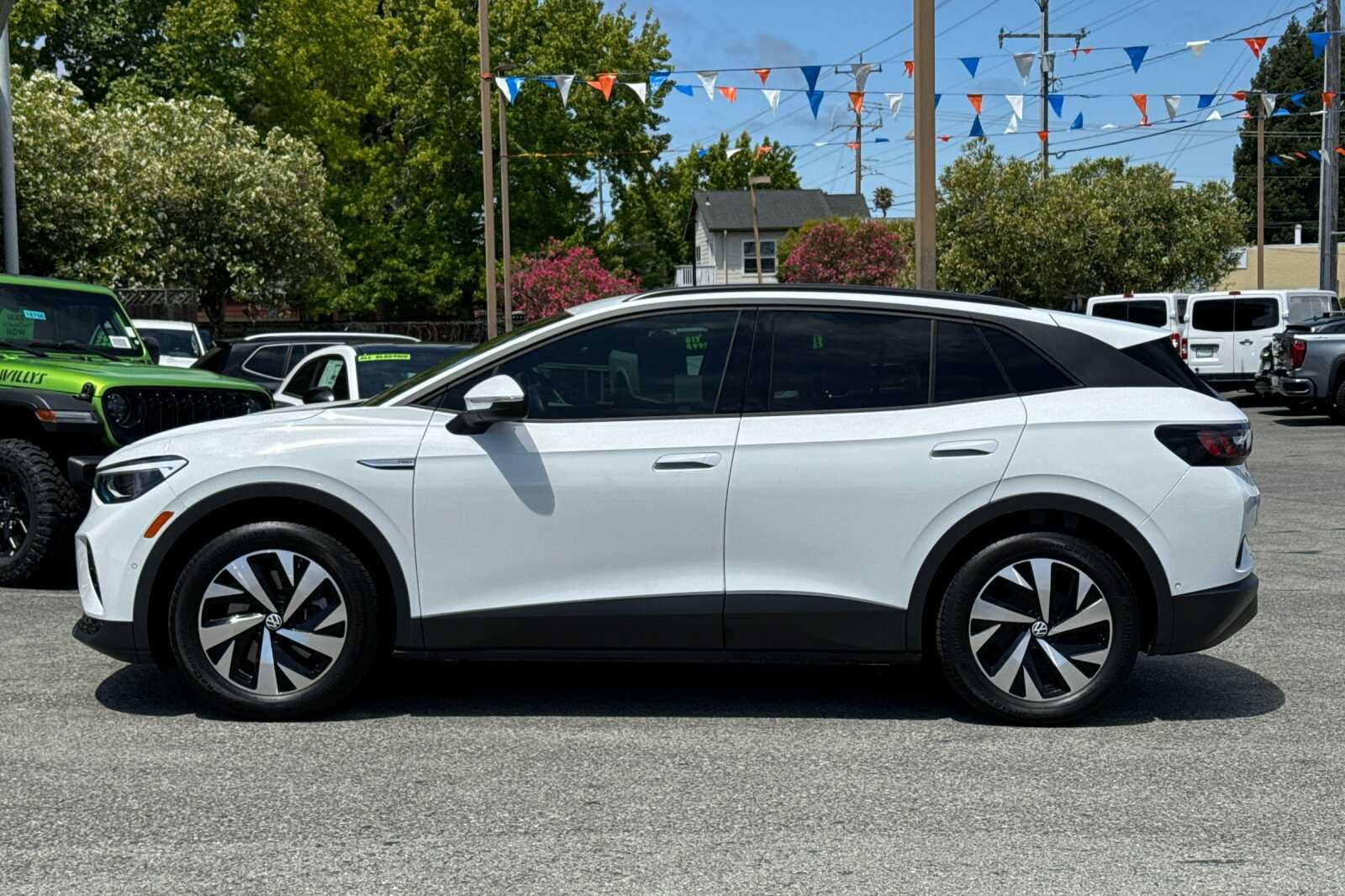 2023 Volkswagen ID.4 Pro photo 7