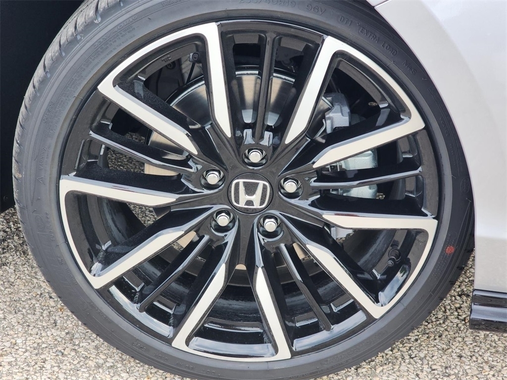 2025 Honda Accord Touring photo 13