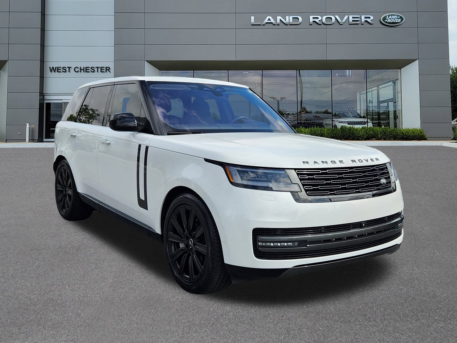 2023 Land Rover Range Rover SE photo 2