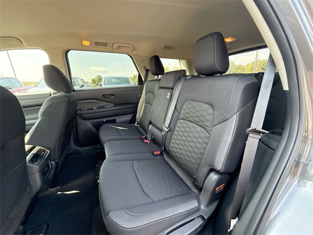 2024 Nissan Pathfinder SV photo 17