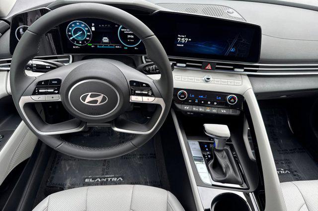 2025 Hyundai Elantra Hybrid Limited photo 7