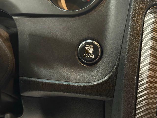 2014 Dodge Challenger R/T photo 12