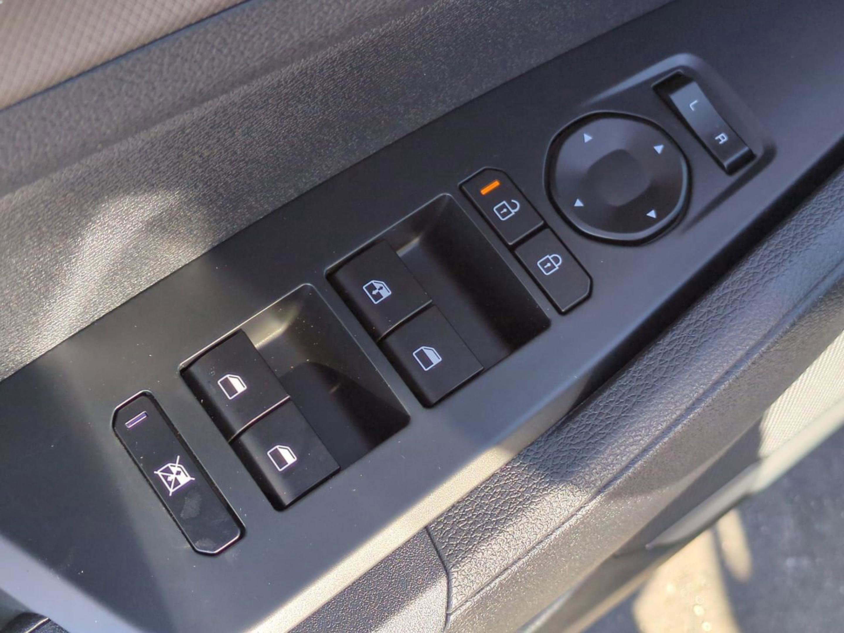 2026 Kia Sportage LX photo 2