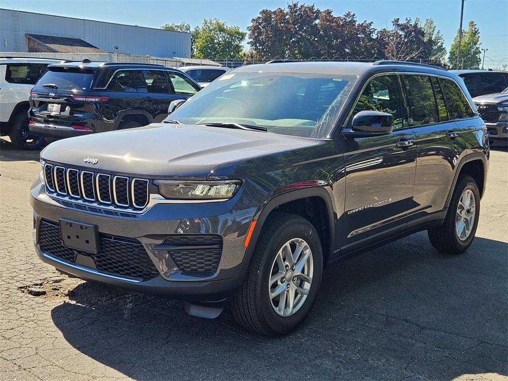 2025 Jeep Grand Cherokee Laredo X photo 3