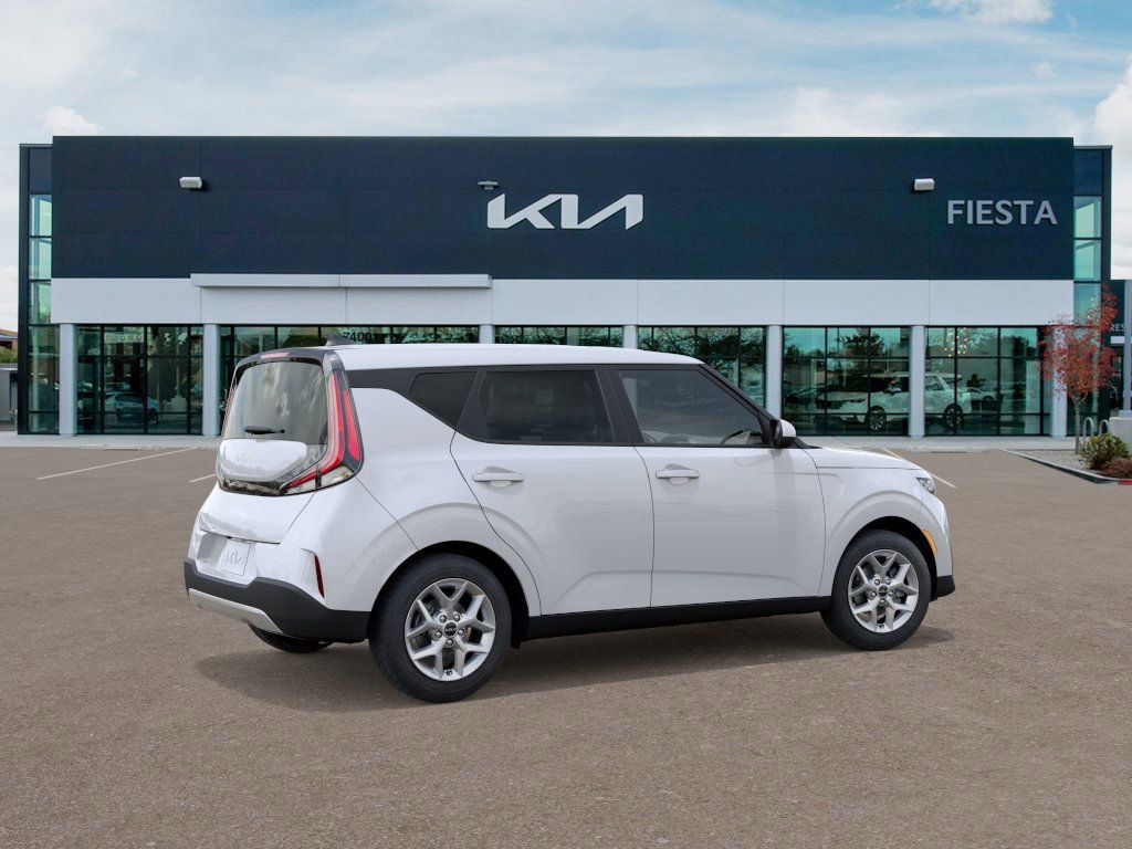 2025 Kia Soul LX photo 3