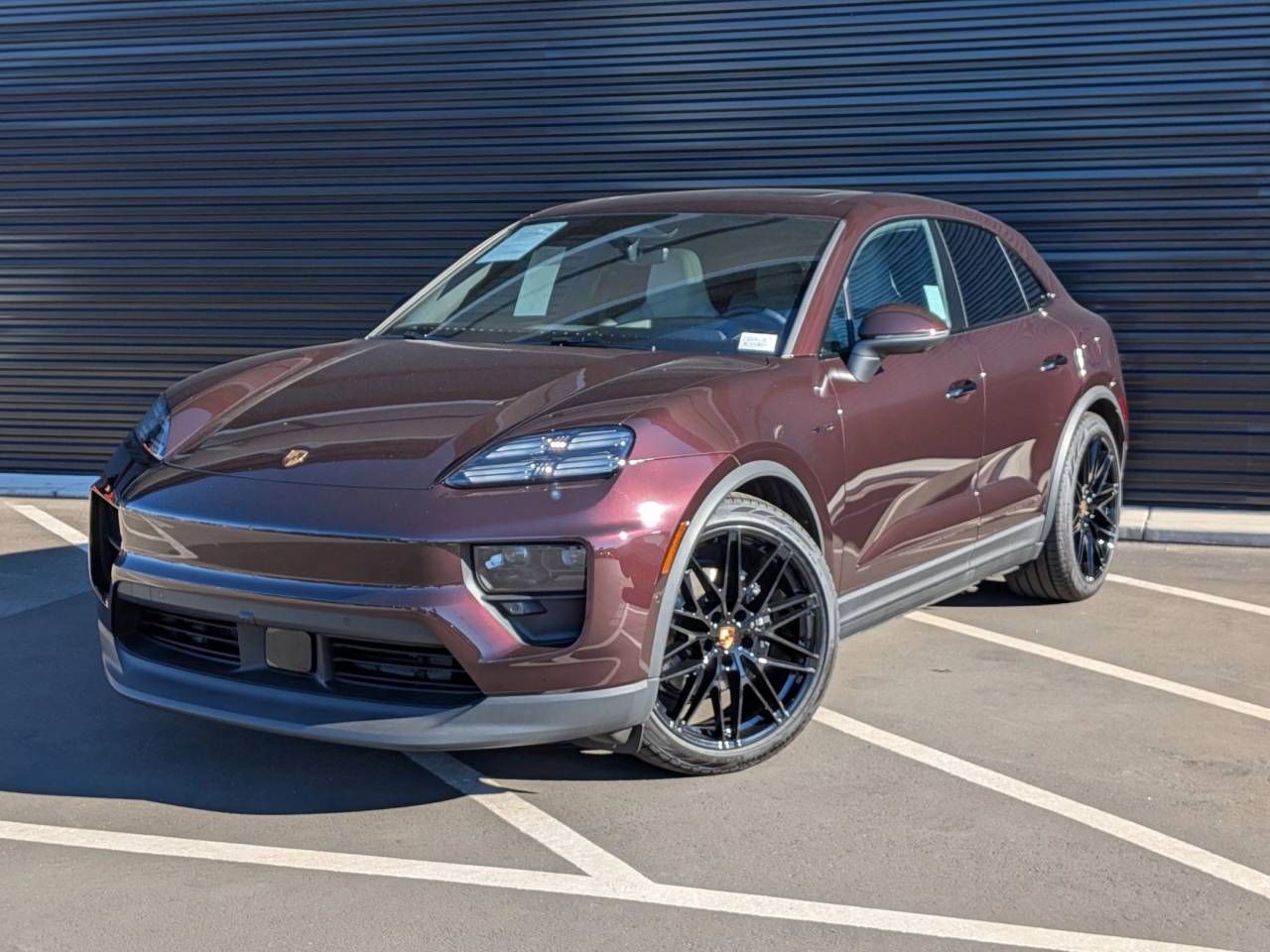 2025 Porsche Macan Base's photo