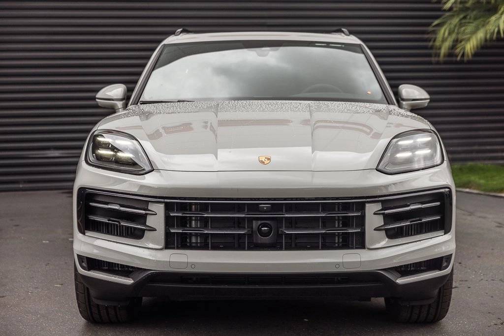 2026 Porsche Cayenne photo 3