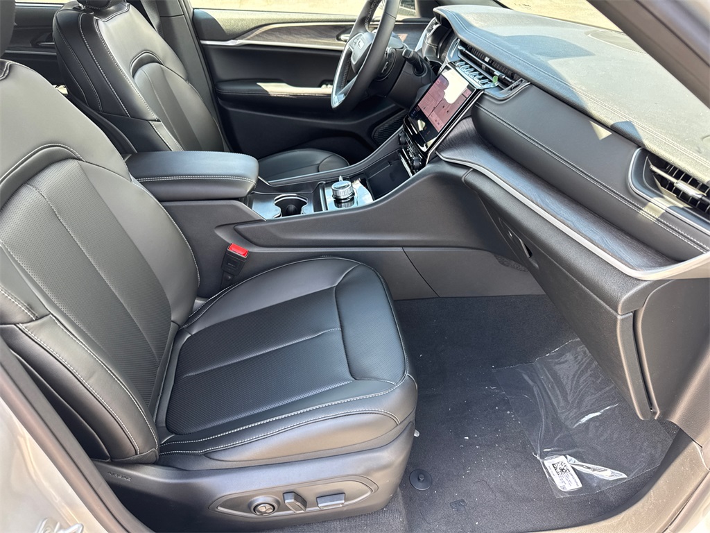 2025 Jeep Grand Cherokee Limited photo 12
