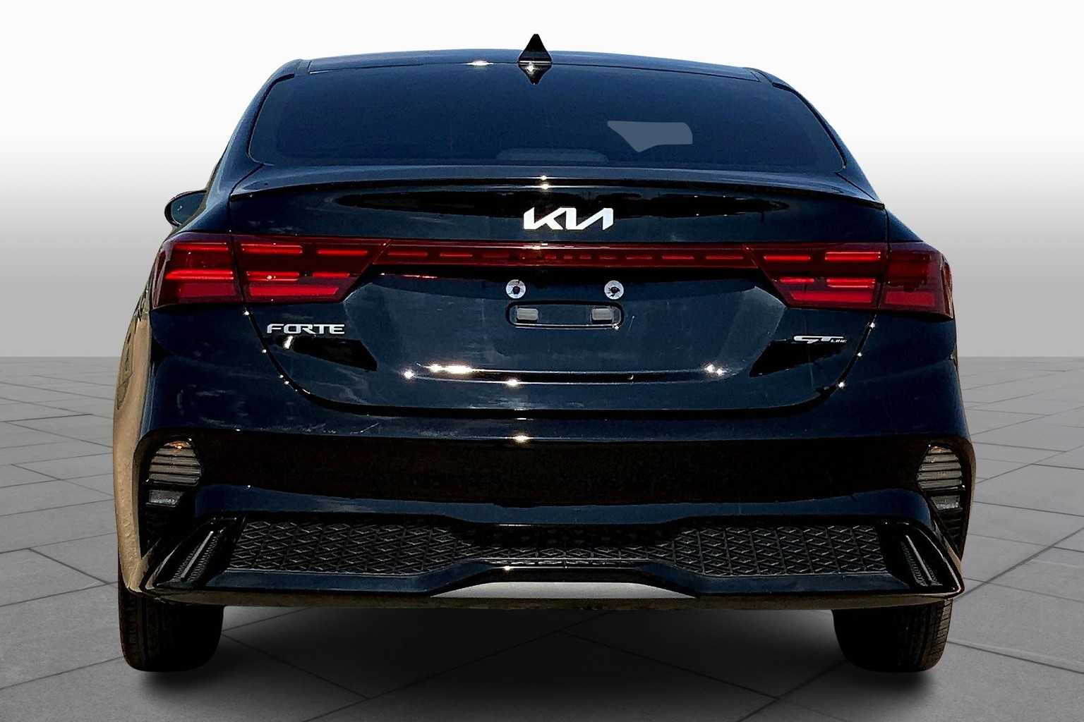 2024 Kia Forte GT-Line photo 4