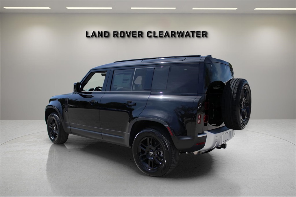 2025 Land Rover Defender 110 S photo 3