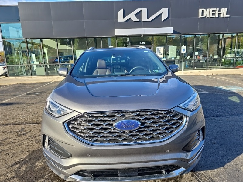 2021 Ford Edge Titanium photo 2